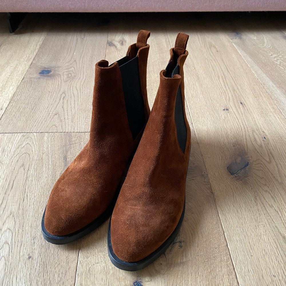 Beautiful Brown Suede Chelsea Boots in Near Perfect Condition